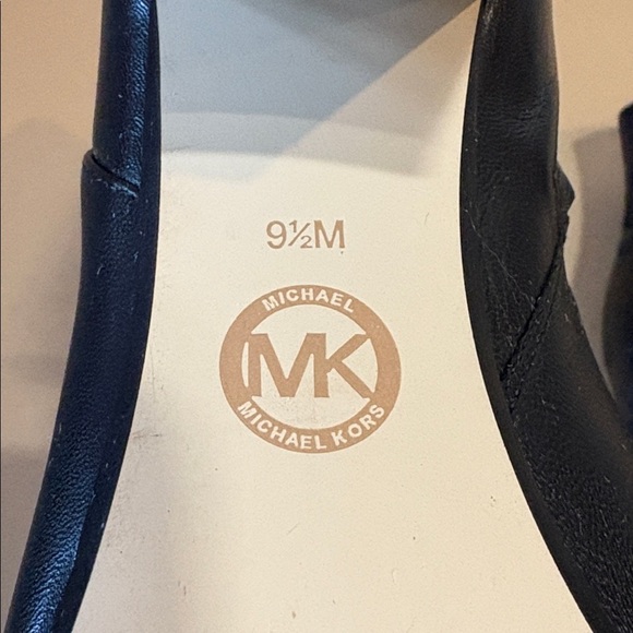 Michael by Michael Kors leather lace embossed womens booties black so detailed!! - Picture 7 of 8